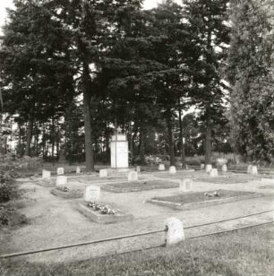 Reuthen (Kreis Spremberg). Ehrenfriedhof der Sowjetarmee (nach 1945), Teilanlage