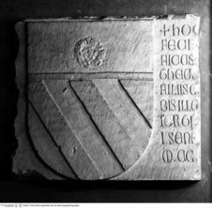 Wappen der Familie Orsini und Fragment einer Inschrift
