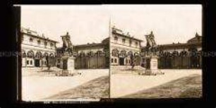 Piazza Santissima Annunziata mit dem Reiterstandbild von Ferdinand I. de Medici