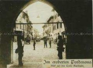 Truppen der Mittelmächte im eroberten Pordenone
