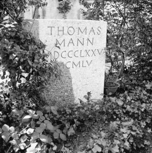 Schweiz. Kilchberg. Grab des Schriftstellers Thomas Mann (1875-1955)