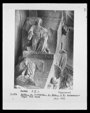 Nördliches Westportal — Südlicher Türpfosten — Engel, i 8