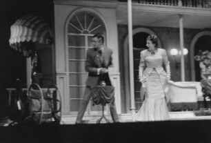 Szenenbilder aus "Die Fledermaus" von J. Strauss, Regie W. E. Struck, mit L. de Beer, R. Inden, M. Vaidas, H. Wocke, F. Kronström, M. Ritzmann, G. Frickhöffer, R. Schiemann, R. Zabekow, H. Wasmer-Witt, J. Schubert u.a., Metropol-Theater, Premiere 20.12.1955