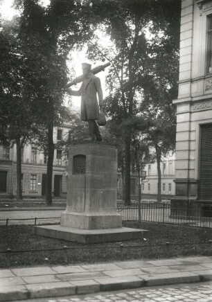 Krefeld, Denkmal der Seiden- und Samtweber : Krefeld. Denkmal der Seiden- und Samtweber (Bronze, Stein, um 1910), Südwall