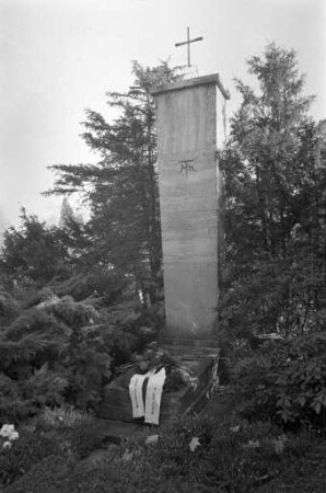 Grabmal von Kunstmaler und Akademieprofessor Hans Thoma auf dem Karlsruher Hauptfriedhof