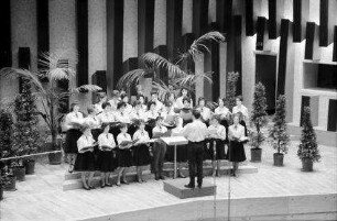 Straßburg: neues Funkhaus, Radio Strasbourg, großer Sendesaal mit Rundfunkchor, Kinder