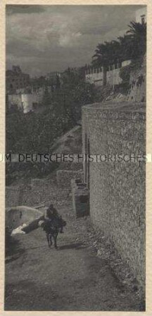 Taormina - Weg zur Stadt an der Stadtmauer