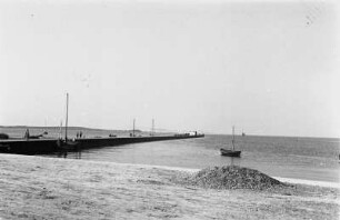Seebrücke : Eine Pier in der Ostsee.