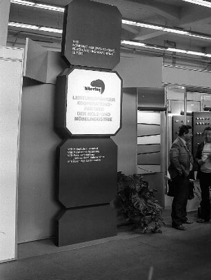 Halle 15. Werbetafel des VEB Kombinat Holzwerkstoffe, Beschläge und Maschinen Leipzig