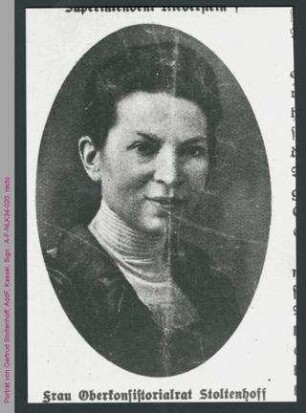 Porträt von Gertrud Stoltenhoff