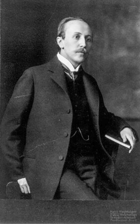 Porträt Friedrich Wilhelm Otto David : Foto-/Bildersammlung Stenografische Sammlung. Porträt Friedrich Wilhelm Otto David. Photographie (1908; E. Müller, Hahn's Nachfolger). Dresden: SLUB P a 1177