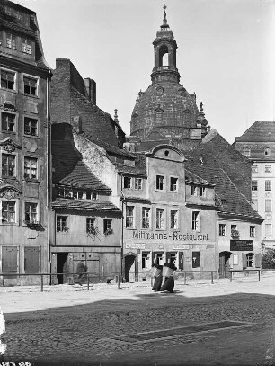 Salzgasse mit Frauenkirche : Dresden, Salzgasse, Blick gegen die Kuppel der Frauenkirche