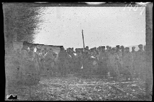 bei Illawcze (=Ilavche, Ukraine) an der Verkehrsstelle: Regimentsmusik neben der Hütte für Tauschverkehr ("unsere Musik an der Verkehrsstelle")