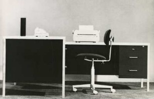 Pohlschröder Büromöbelprogramm "Form 3900", Arbeitsplatzt"L-Form" von Willy Herold
