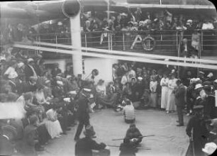 Hochseepassagierdampfer "Cleveland" der Hapag Hamburg (Hamburg-Amerika-Linie). Gesellschaftsspiel auf einem Deck