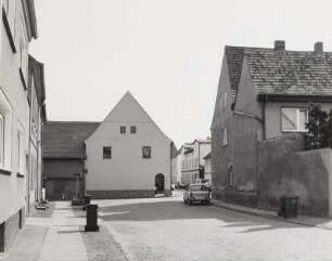 Dresden-Strehlen, Julius-Otto-Straße 13. Villa. Um 1895. Straßenansicht mit Hauseingang und Toren