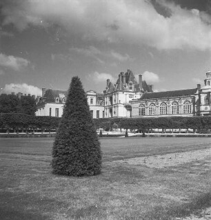 Château de Fontainebleau — Cour Ovale