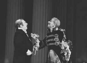 Szenenbilder aus "Monsieur und Madame Denis" und "Salon Pitzelberger", Buffo-Opern von Jacques Offenbach. Staatsoper Berlin im Apollo-Saal, Erstaufführung am 19.10.1963