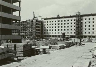 Leningrader Straße, Lingnerallee : Dresden, Robotron, 1970