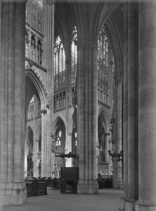 Dom Sankt Peter und Maria (Innenraum) — Langhaus; Südseite