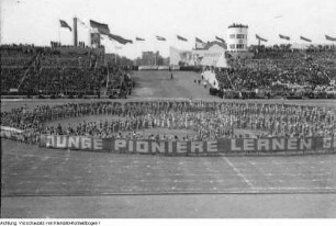 Berlin, Chausseestraße 96, Walter-Ulbricht-Stadion. 1. Deutschlandtreffen der Jugend. Massensportveranstaltung, Pfingsten, 29. Mai 1950
