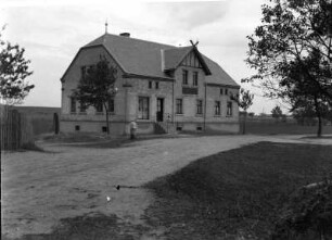 Schönteichen-Cunnersdorf. Wohnhaus mit Laden. Straßenansicht