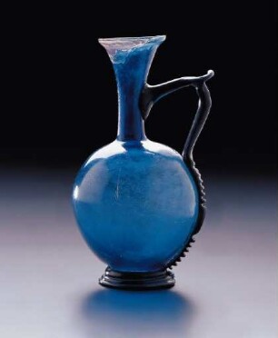 Blaue Glaskanne