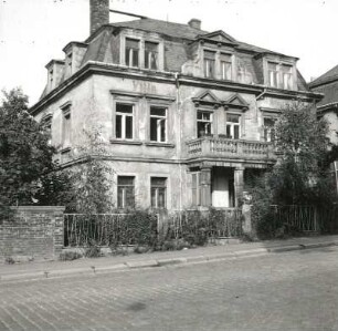 Dresden-Trachau, Großenhainer Straße 225. Villa Amalia (um 1895). Straßenansicht mit Einfriedung