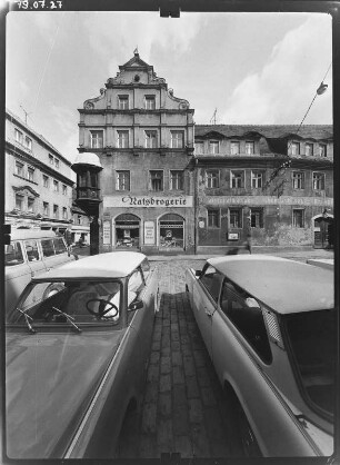 Meißen-Altstadt, Görnische Gasse 1. Wohnhaus mit Ratsdrogerie (Bezeichnung 1585, Umbau 1910). Straßenfront