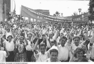 Berlin, 3. Weltfestspiele der Jugend und Studenten, Sportlerparade, August 1951