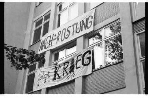 Kleinbildnegative: Transparent gegen Aufrüstung, Goltzstraße, 1983