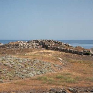Milos. Phylakopi im Nordosten. Doppelmauer über dem prähistorischen Siedlungsplatz