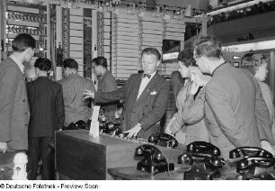 Telefone auf der Leipziger Herbstmesse 1954