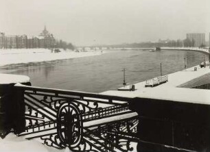 Dresden, Blick vom Aufgang der Georgi-Dimitroff-Brücke (Augustusbrücke, Altstädter Seite) elbaufwärts