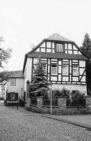 Wohnhaus; Gelnhausen, Burgstraße 16