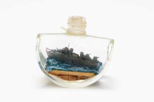 Flaschenschiff Kriegsschiff
