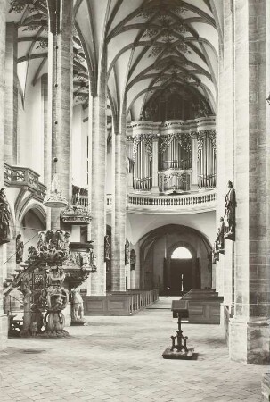 Freiberg, Dom. Mittelschiff mit Kanzel und Silbermann-Orgel