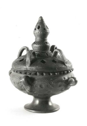 Deckelgefäß. Ton; H. 15,5 cm. Südeuropa, 17. Jh.(?). Dresden: Kunstgewerbemuseum 42591
