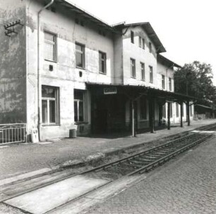 Colditz, Bahnhofstraße 39. Bahnhof (1870/1880). Empfangsgebäude. Gleisseite