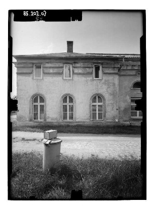Basedow, Dorfstraße 80-85. Marstall (1835-1838; F. A. Stüler). Teilansicht von Südost
