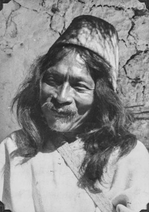 Männerportrait (Lateinamerika-Aufenthalte 1928/1942 – Album Kehrricht aus reicher Photo-Ausbeute in Deutschland, Guatemala, Ecuador, Mexico, 1937/1941)