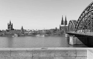 Hohenzollernbrücke mit Kölner Dom