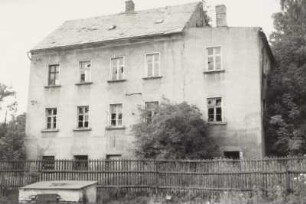 Markersbach, Wohnhaus : Markersbach (Kreis Schwarzenberg), Wohnhaus, Obere Dorfstraße 21, Gartenansicht mit Einfriedung