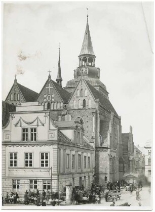 Pfarrkirche, Güstrow: Ansicht von Nordosten