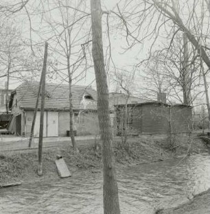 Dresden-Großluga, Bosewitzer Straße 11/ Ecke Werkstraße. Villa mit Park (um 1905). Nebengebäude am Lockwitzbach