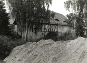 Hartau, Untere Dorfstraße 28. Gehöft (wohl 1801/1850). Wohnstallhaus