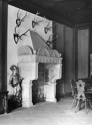 Kamin : Kamin. Sandstein (1538). Syrgenstein (Markt Heimenkirch), Schloß, 1. Obergeschoss, Halle