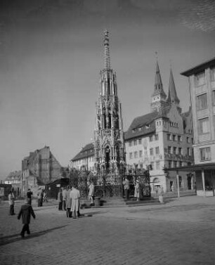 Nürnberg. Hauptmarkt mit Schönem Brunnen