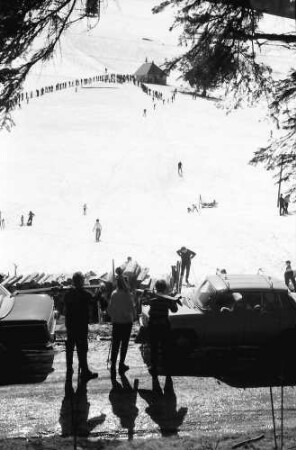 Oberried: Wintersportplatz Stollenbacher Hütte; am Wald auf Hang mit Skilift; oberhalb Zastlertal