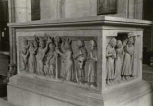 Darstellung der feierlichen Inthronisation : Erfurt, St. Severi, Sarkophag des Heiligen Severus